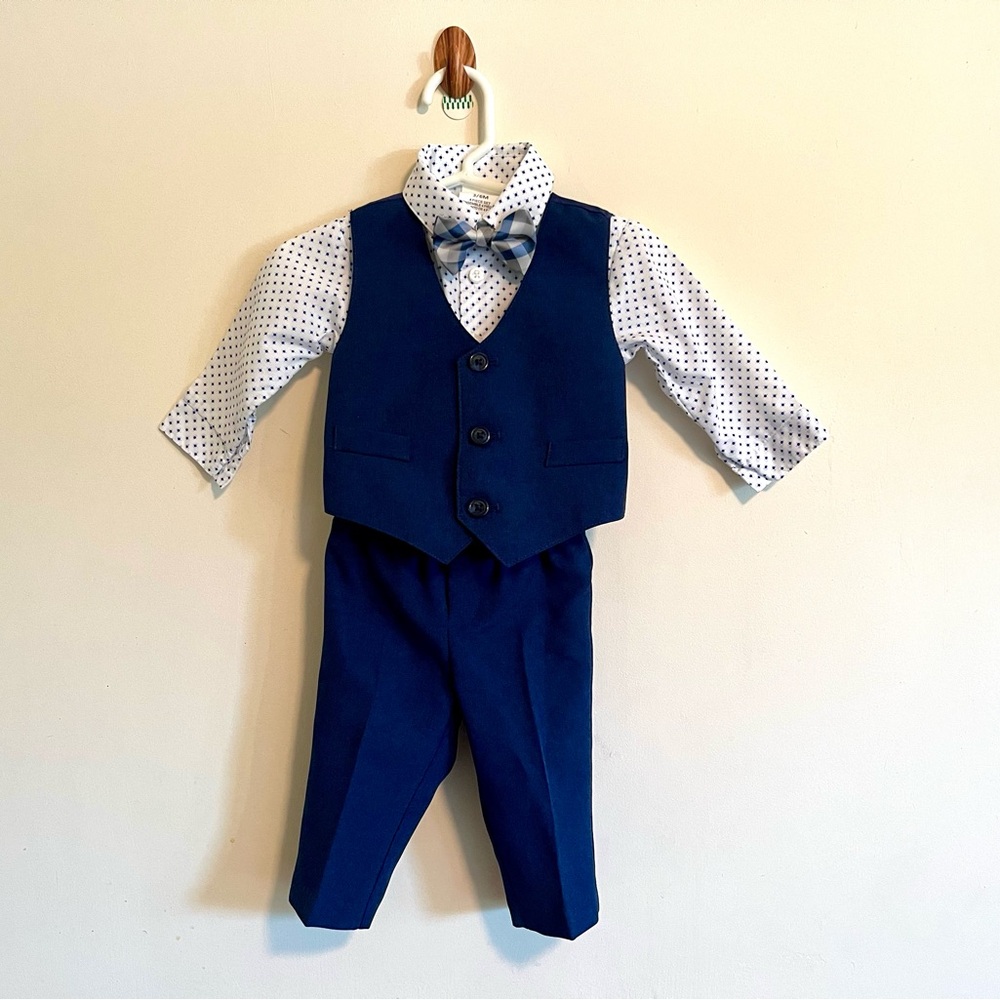 Baby boy 4 pc suit Van Heusen   Blue and white. 3-6 months